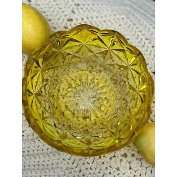 Vintage Yellow Glass Star Burst Designed Bowl 6-1/4" Round Cottagecore - Picture 3 of 4